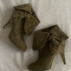 Joan & David Circa suede dk grey heelee ankle boots size 7.5